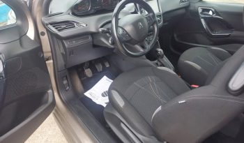 
									PEUGEOT 208 1.2 THP completo								