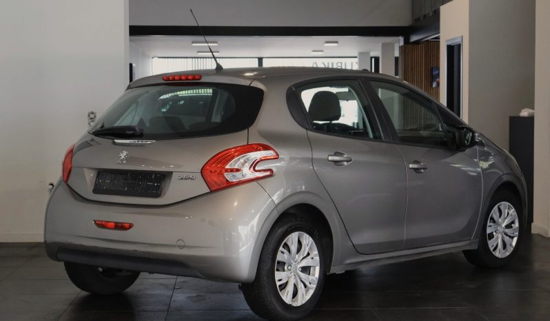 
								Peugeot 208 1.4 hdi completo									