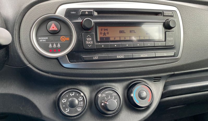 
								TOYOTA YARIS 1.0 VVTI completo									