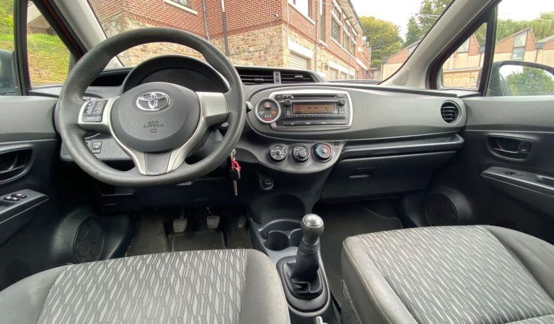 
								TOYOTA YARIS 1.0 VVTI completo									